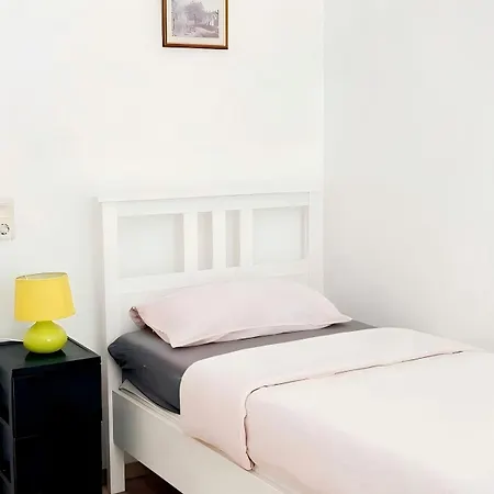 아파트 2-bedroom With Kitchen Washmachine 뒤셀도르프